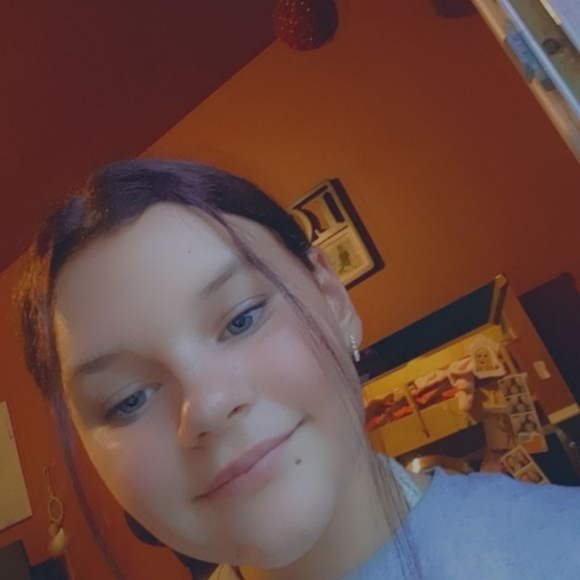 Meet your Posher, Eva - Picture 2 of 2